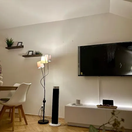 Cozy In Near Wenceslas Sq Apartment