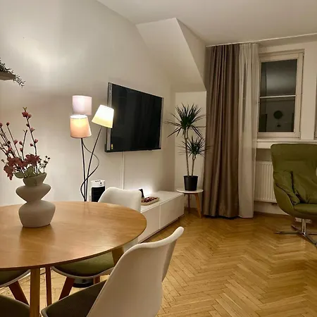 Cozy In Near Wenceslas Sq Apartment *