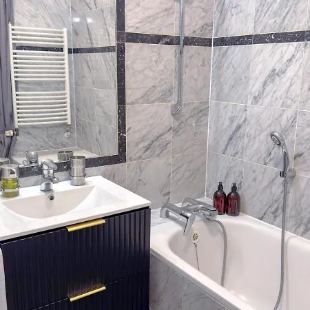 Cozy In Near Wenceslas Sq Apartment *